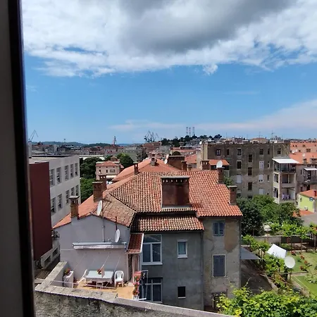 1 Apartment *