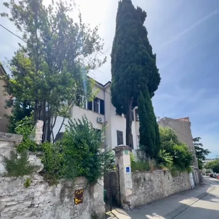 Apartment 1 *